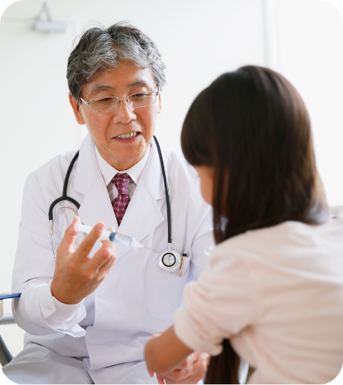 開放的な環境で働く女性医師の姿